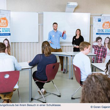 Vortrag der Ausbildungsscouts in einer Schulklasse